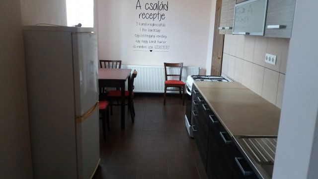 Kiadó téglalakás, albérlet, Komáromban 300 E Ft / hó, 2 szobás