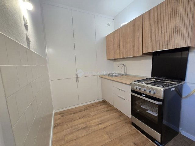 Eladó panellakás, Pécsett 39.9 M Ft, 2 szobás