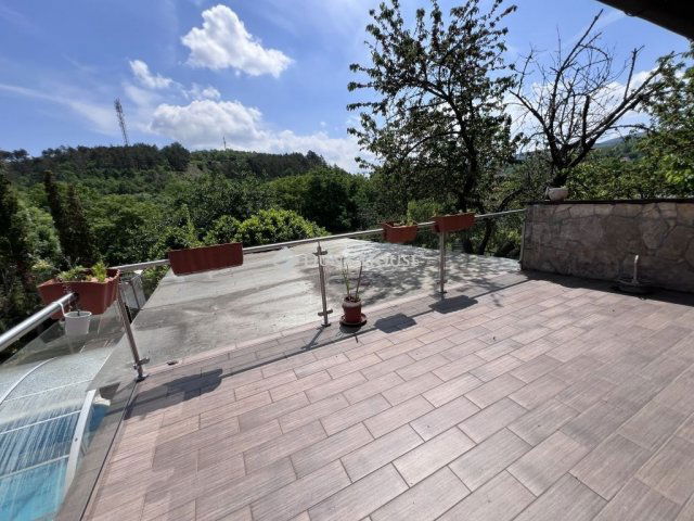 Eladó családi ház, Lábatlanon 116 M Ft, 7 szobás