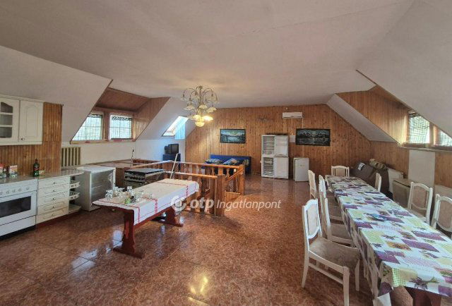 Eladó nyaraló, Balatonmáriafürdőn 95 M Ft, 3+4 szobás