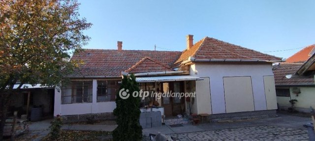 Eladó családi ház, Jászberényben 30.5 M Ft, 2+1 szobás