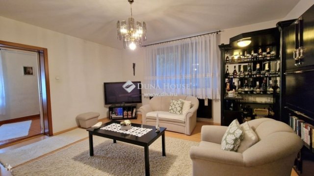 Eladó családi ház, Vácon 160 M Ft, 4 szobás