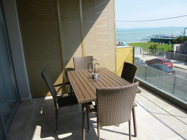 Eladó téglalakás, Balatonlelleén 126 M Ft, 2 szobás