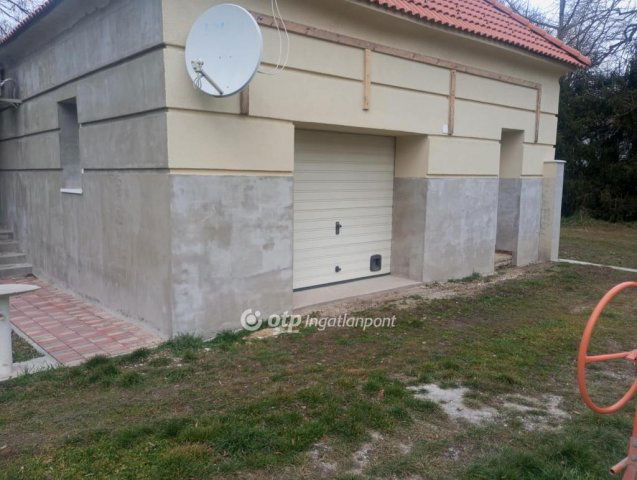 Eladó családi ház, Lovászpatonán 29.9 M Ft, 2 szobás