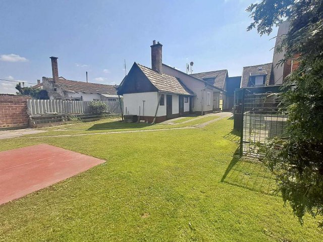 Eladó családi ház, Budapesten, XV. kerületben 135 M Ft, 7 szobás