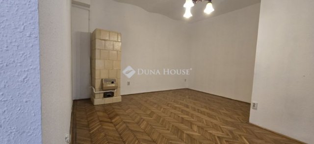 Eladó téglalakás, Budapesten, V. kerületben 59.9 M Ft, 1 szobás