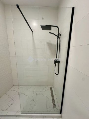 Eladó téglalakás, Budapesten, V. kerületben 181 M Ft, 4 szobás