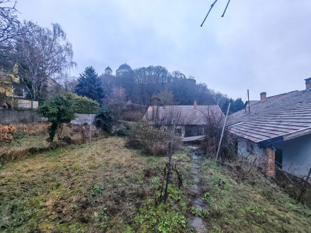 Eladó családi ház, Esztergomban 44.9 M Ft, 2 szobás