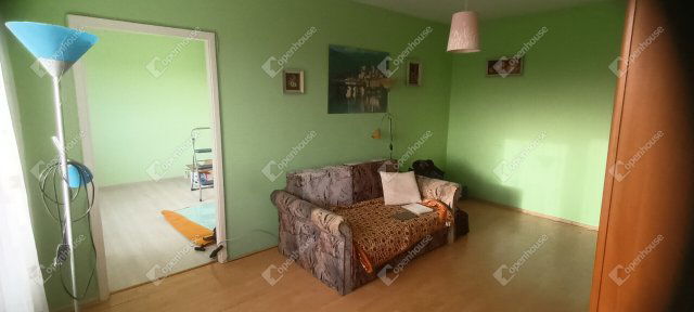 Eladó panellakás, Szegeden 49.9 M Ft, 3 szobás