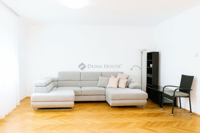 Eladó téglalakás, Debrecenben, Zoltai Lajos utcában 85 M Ft