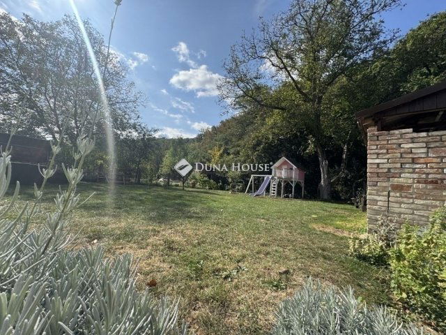 Eladó családi ház, Pécsett 64.9 M Ft, 3 szobás