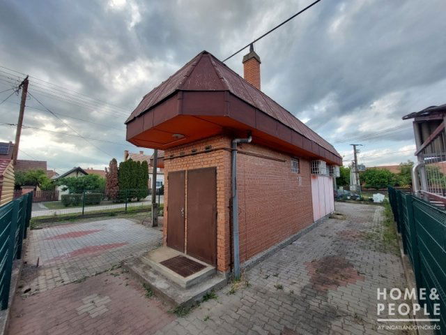 Eladó családi ház, Szegeden 36.9 M Ft, 1+2 szobás