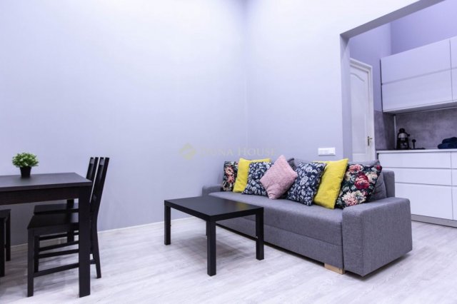 Eladó téglalakás, Budapesten, VI. kerületben 120 M Ft, 5 szobás