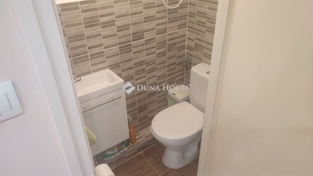 Eladó téglalakás, Nagykanizsán 84.9 M Ft, 5+1 szobás