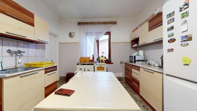 Eladó családi ház, Nyírbátorban 45.5 M Ft, 2 szobás