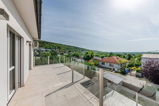 Kiadó ikerház, albérlet, Budapesten, III. kerületben, 4+1 szobás