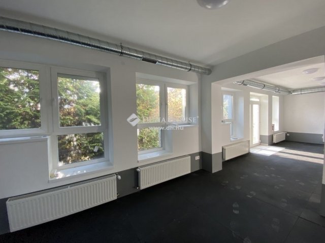 Eladó családi ház, Pécsett 150 M Ft, 4 szobás