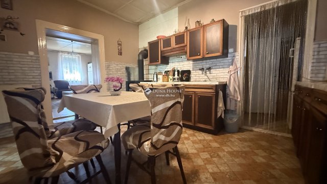 Eladó családi ház, Csényén 20.5 M Ft, 3 szobás