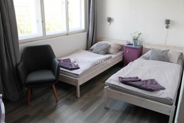 Eladó hotel, Galgahévízen 215 M Ft, 16 szobás