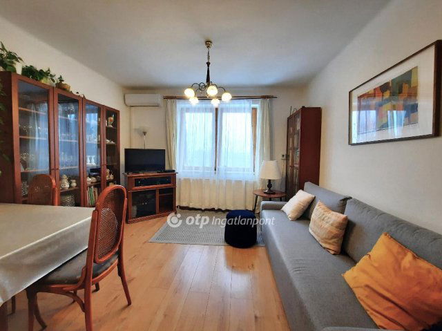 Eladó családi ház, Siófokon 350 M Ft, 9+4 szobás