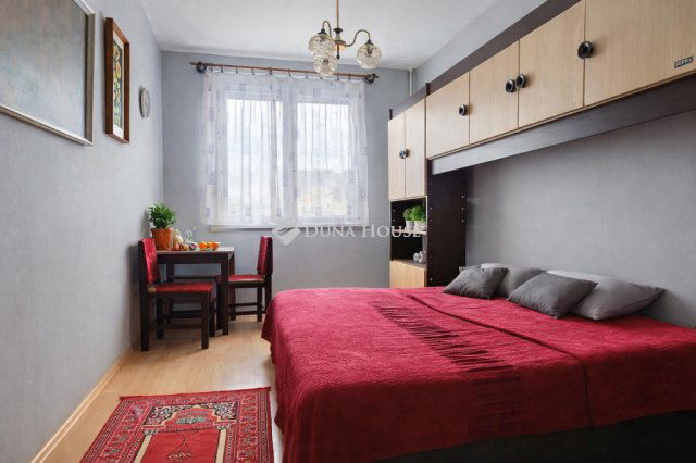 Eladó panellakás, Debrecenben 58.9 M Ft, 3 szobás