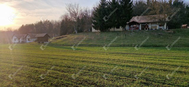 Eladó családi ház, Bakonycsernyén 199 M Ft, 6 szobás
