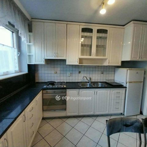 Eladó téglalakás, Nyíregyházán 69.9 M Ft, 2+1 szobás