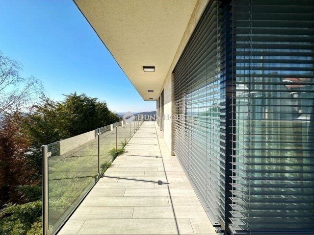 Eladó családi ház, Pécsett 425 M Ft, 4 szobás