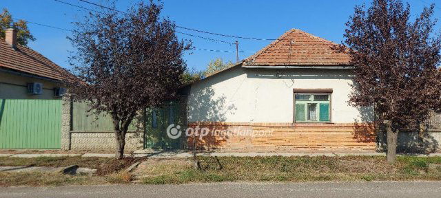 Eladó családi ház, Kunszentmártonban 8.5 M Ft, 2 szobás