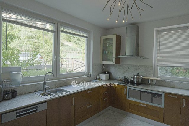 Eladó sorház, Budapesten, II. kerületben 285 M Ft, 2+2 szobás