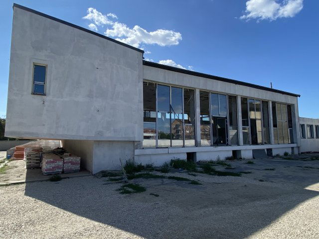Eladó üzlethelyiség, Komáromban 350 M Ft / költözzbe.hu