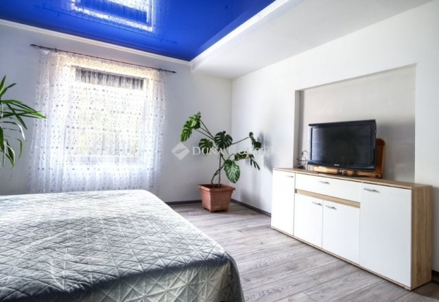 Eladó családi ház, Zsámbékon 179.9 M Ft, 5 szobás