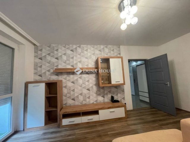 Eladó panellakás, Debrecenben 64 M Ft, 2 szobás