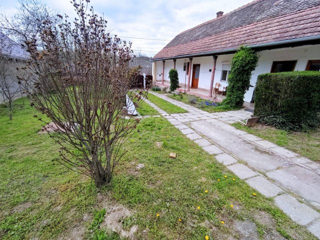 Eladó családi ház, Dunaszekcsőn 14.5 M Ft, 3 szobás