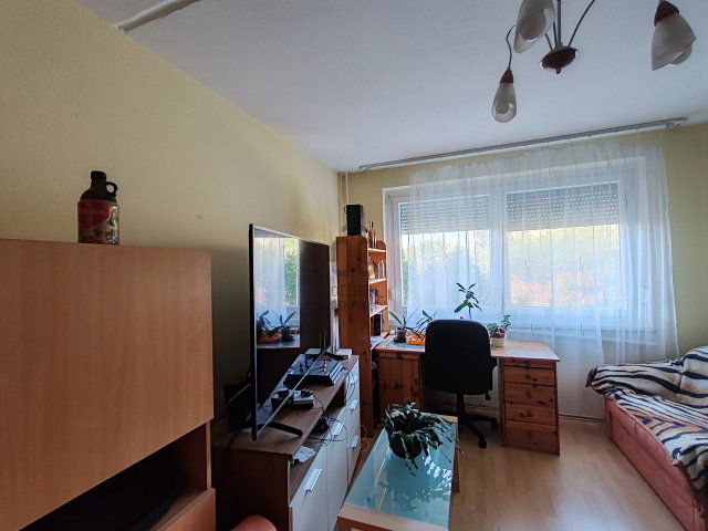 Eladó panellakás, Győrött 49.9 M Ft, 2 szobás