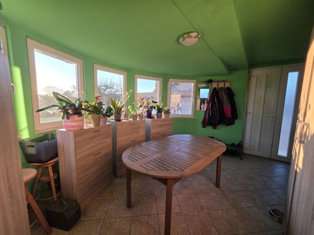 Eladó családi ház, Délegyházán 93 M Ft, 4+1 szobás