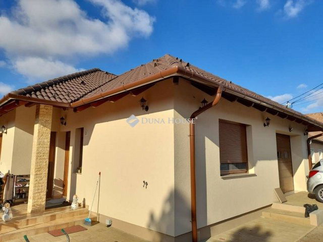 Eladó ikerház, Gödöllőn 94.5 M Ft, 4 szobás