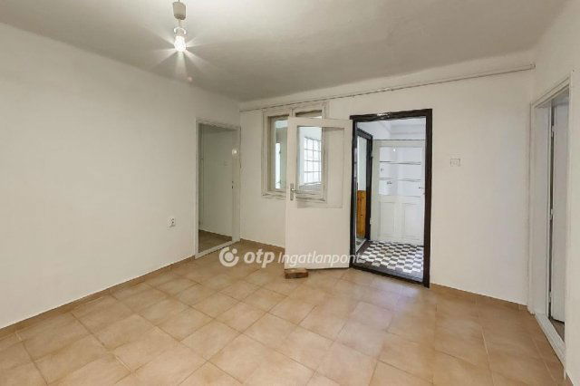 Eladó családi ház, Egerben 25 M Ft, 3 szobás