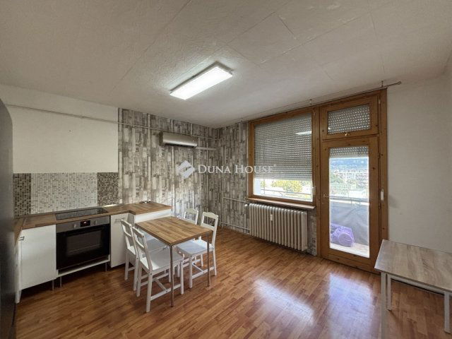 Eladó panellakás, Tatabányán 39.9 M Ft, 2 szobás