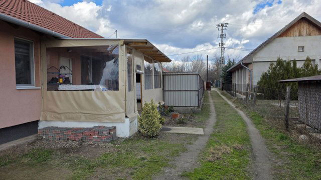 Eladó sorház, Délegyházán 73.9 M Ft, 2+2 szobás