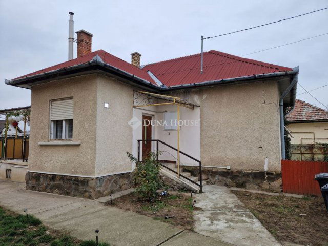 Eladó családi ház, Monoron 49.99 M Ft, 2 szobás