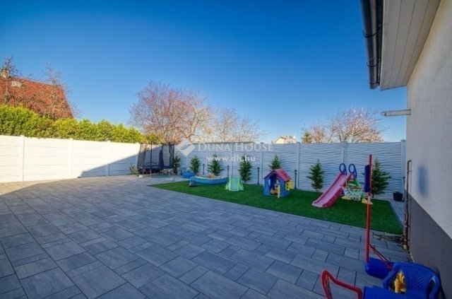 Eladó családi ház, Gyálon 299 M Ft, 7 szobás