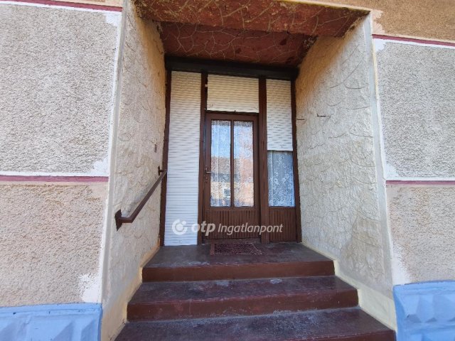 Eladó családi ház, Gádoroson 15 M Ft, 2 szobás