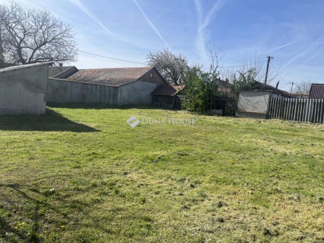 Eladó telek, Izsákon, Arany János utcában 7.8 M Ft