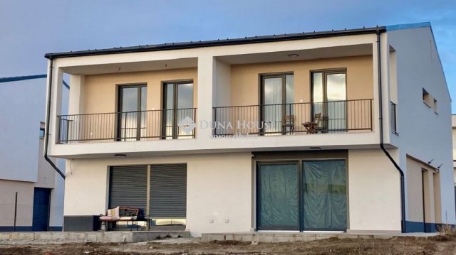 Eladó ikerház, Budapesten, XVII. kerületben 155 M Ft, 4 szobás