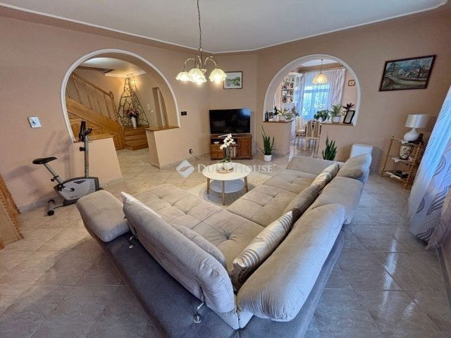 Eladó családi ház, Szombathelyen 148 M Ft, 5+1 szobás