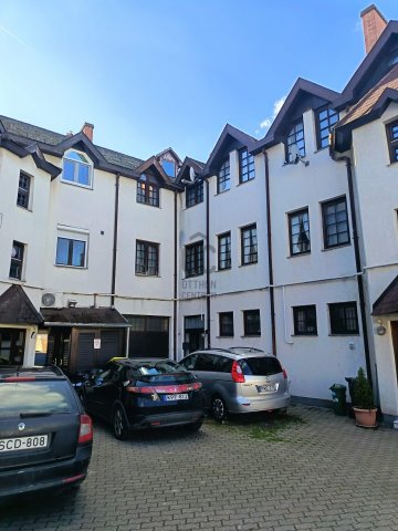 Eladó téglalakás, Siófokon 210 M Ft, 11 szobás