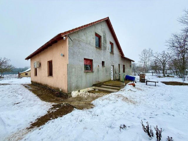 Eladó családi ház, Cegléden 92 M Ft, 1+4 szobás