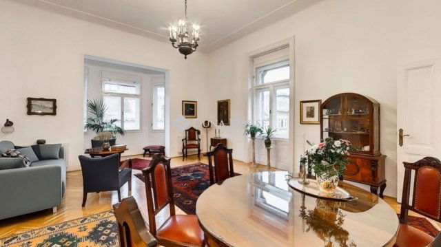 Eladó téglalakás, Budapesten, V. kerületben 399 M Ft, 5 szobás