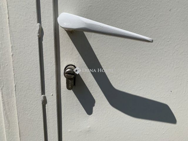 Eladó garázs, Pécsett 12 M Ft / költözzbe.hu